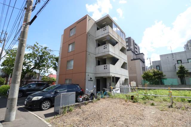 建物外観　４階建て♪