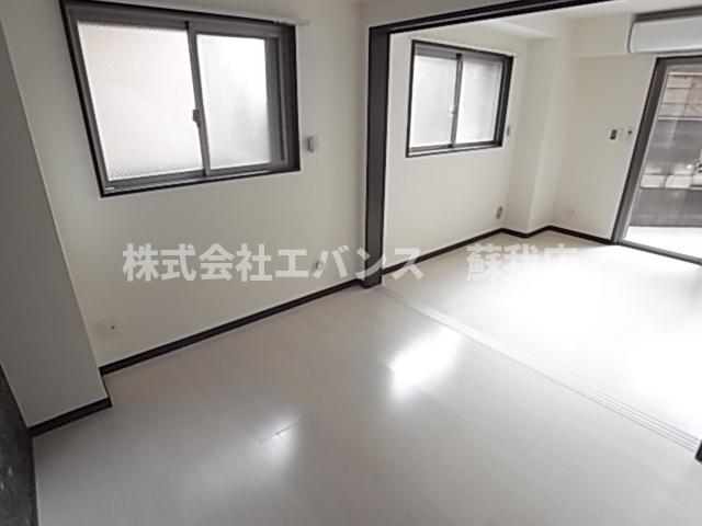 その他部屋・スペース　開放的な寝室です