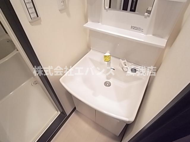 洗面設備　朝の支度にも助かる、独立の洗髪洗面化粧台