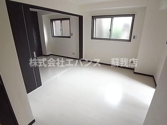 居室・リビング　こちらのリビングで趣味の時間をお楽しみください