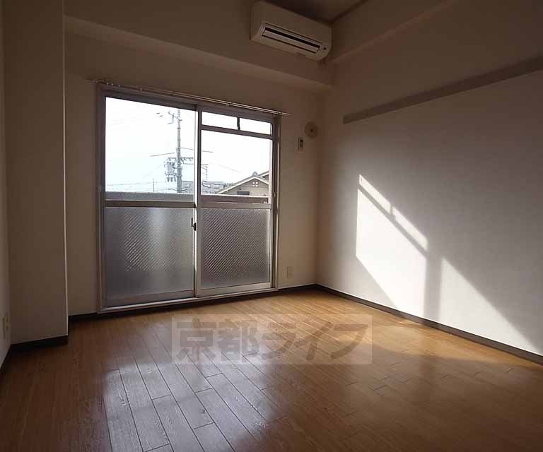 居室・リビング　７帖の洋室です。