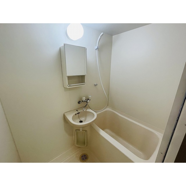 バス・シャワールーム　同タイプ・別部屋