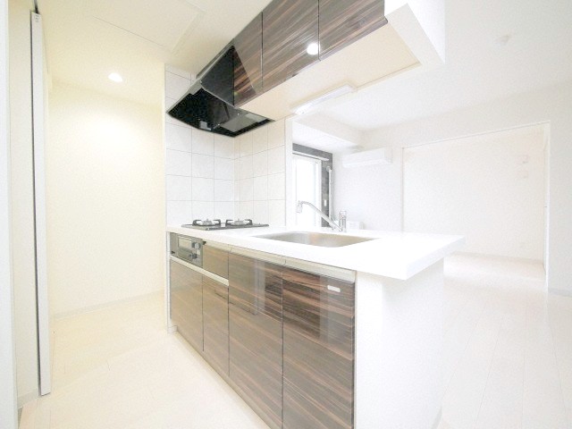 キッチン　対面式のシステムキッチンです♪