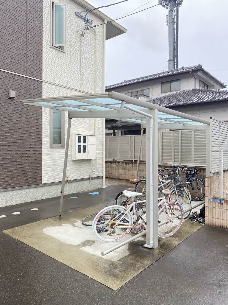 建物外観　駐輪場