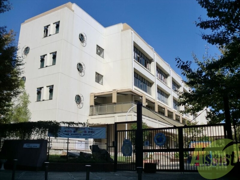 中学校　神戸市立港島学園・後期課程（中学校）まで738m