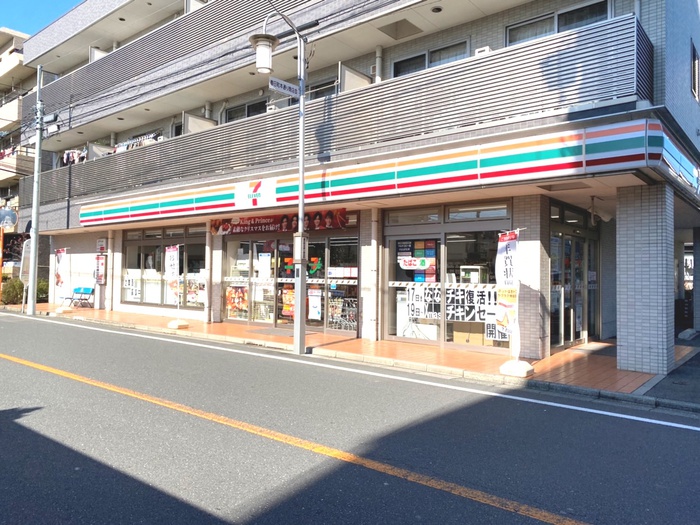 コンビニ　セブンイレブン（コンビニ）まで108m