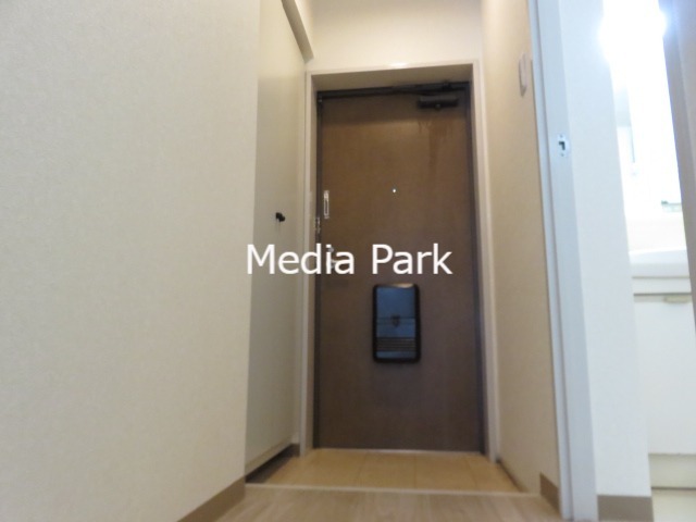 玄関　同物件別のお部屋の参考写真です。