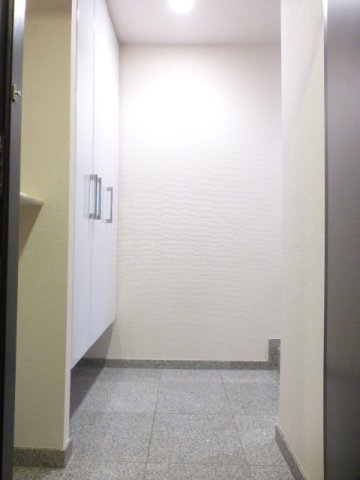 玄関　※別部屋参考写真です