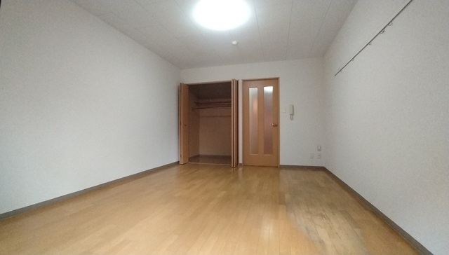 その他部屋・スペース　南向きの洋室１０帖※同タイプ参考写真