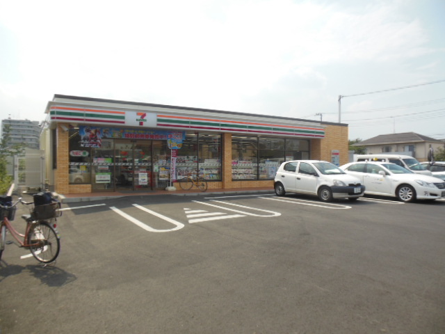 コンビニ　セブンイレブン（コンビニ）まで628m