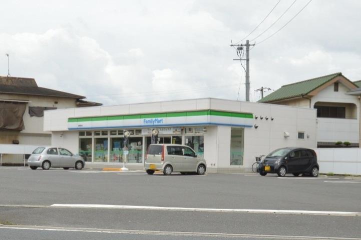 コンビニ　ファミリーマート（コンビニ）まで632m