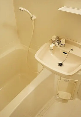 バス・シャワールーム　別部屋の画像を使用しております。