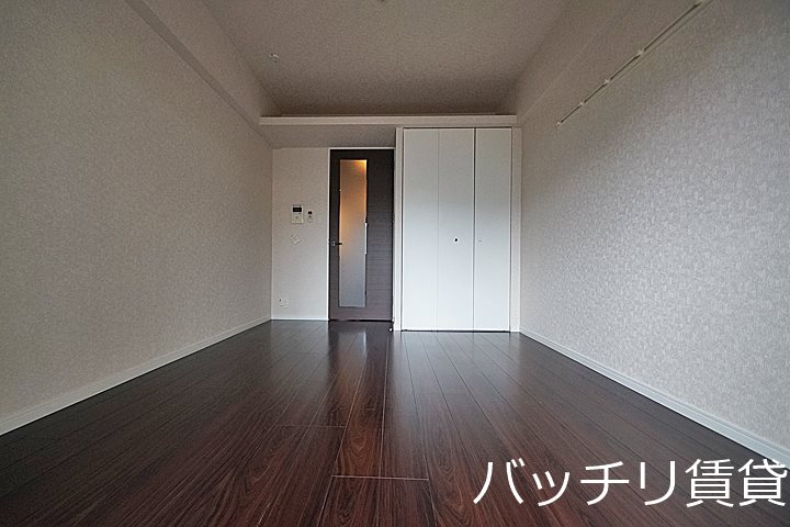 居室・リビング　別号室タイプの為、現状を優先致します