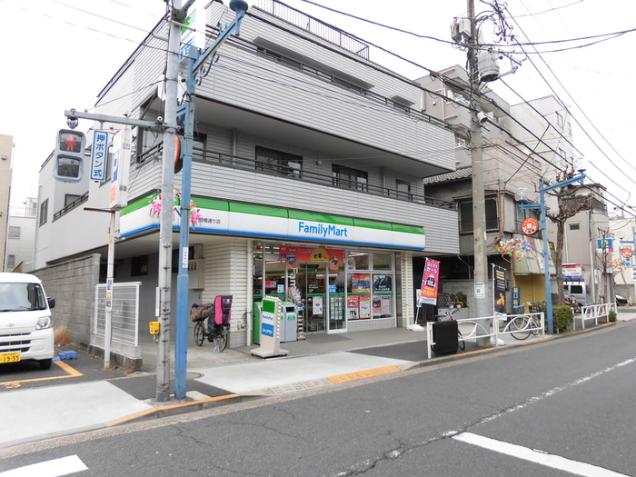 コンビニ　ファミリーマート（コンビニ）まで270m