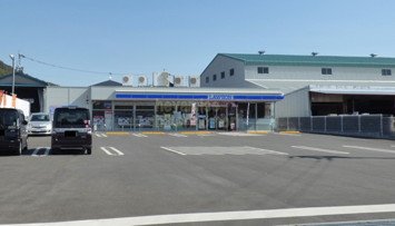 コンビニ　ローソン　熊本小山五丁目店（コンビニ）まで560m