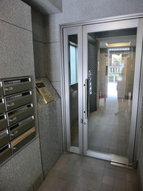 セキュリティ　安心なオートロック式ドア