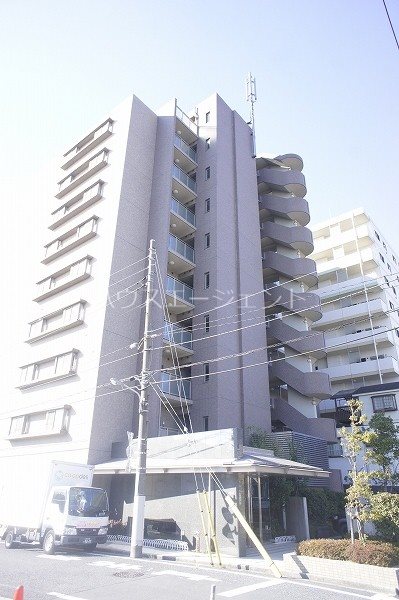 建物外観　ＲＣ１０階建てマンション。全戸南向きで日当たり良好