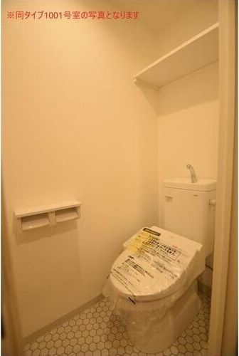 トイレ　※写真は同じマンションの違う部屋のものになります。