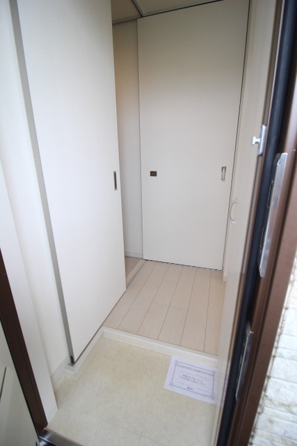 玄関　※写真は他号室です