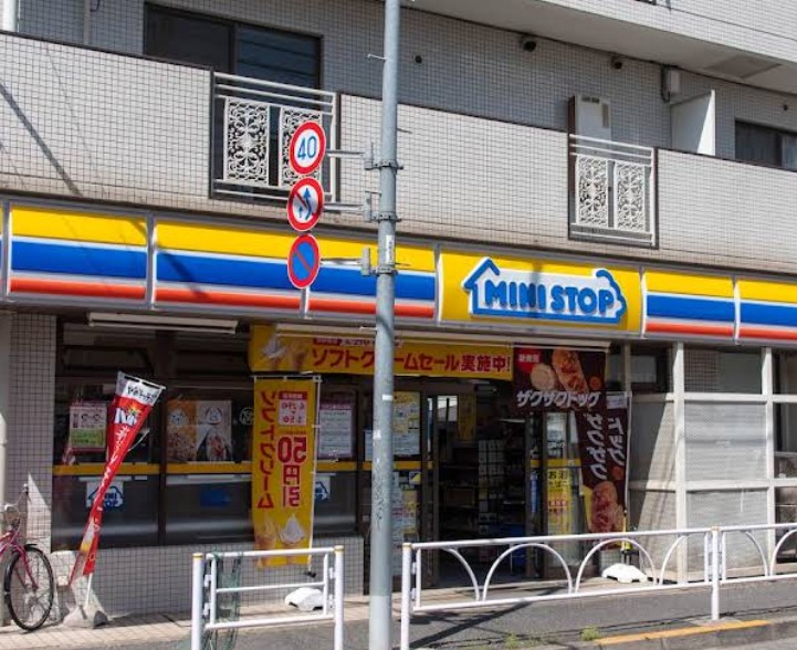 コンビニ　ミニストップ経堂店（コンビニ）まで617m