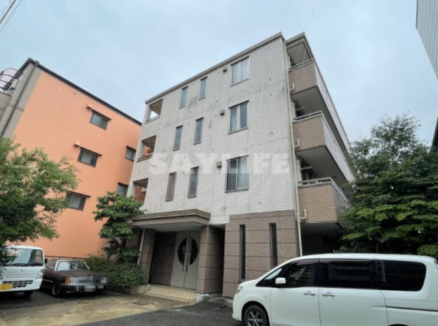 建物外観　堂々とした佇まいの物件です。