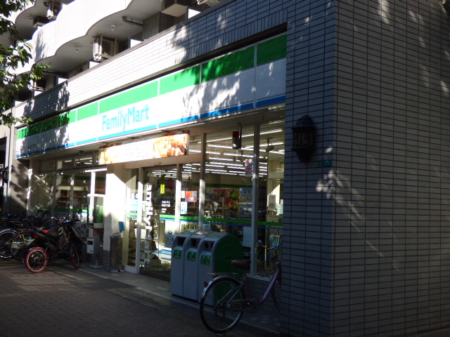 コンビニ　ファミリーマート（コンビニ）まで98m