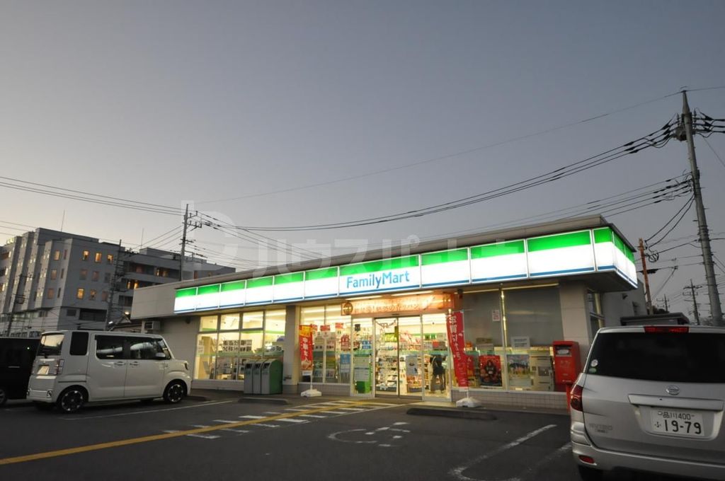 コンビニ　ファミリーマート三郷かまくら店（コンビニ）まで680m