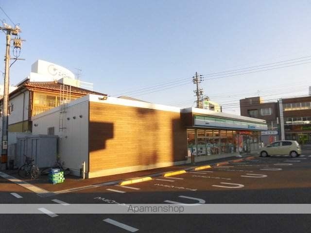 コンビニ　ファミリーマート（コンビニ）まで756m
