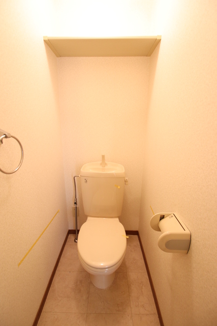 トイレ　【別室参考写真】バストイレ別　収納棚板がついています♪