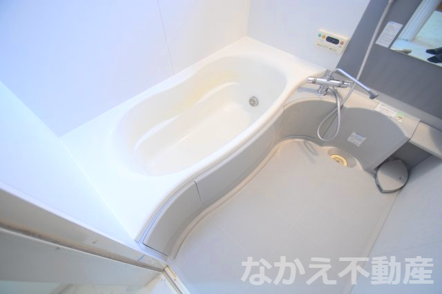バス・シャワールーム　コンパクトで使いやすいお風呂です