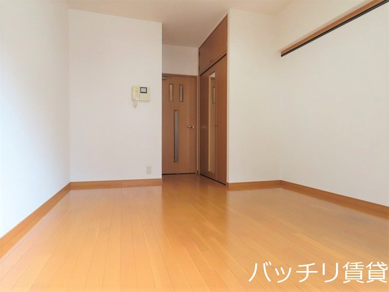 居室・リビング　室内写真等は別号数の為、現状優先となります。