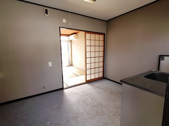 三宅ラクシャリーホームズの居間写真