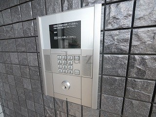 セキュリティ　モニター付きインターフォン完備です。