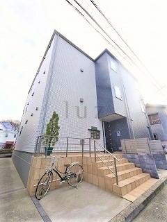 建物外観　2013年築の綺麗なマンションです。