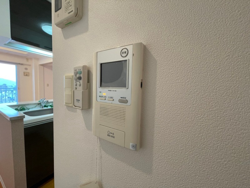 その他設備　ＴＶモニター付インターホンです。来客者の顔が見えるので安心！