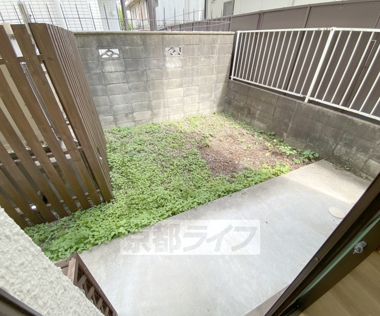 バルコニー　１階は専用の庭があります。
