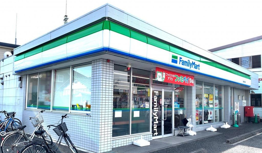 コンビニ　ファミリーマート川越霞ヶ関店（コンビニ）まで970m