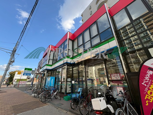 コンビニ　ファミリーマート新深江駅前店（コンビニ）まで180m