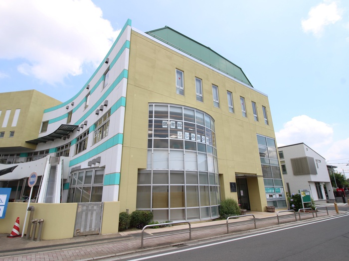 図書館　富士見市図書館（図書館）まで530m