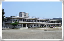 小学校　大井町立大井小学校（小学校）まで275m