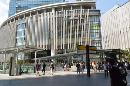 ショッピングセンター　グランフロント大阪（ショッピングセンター）まで700m