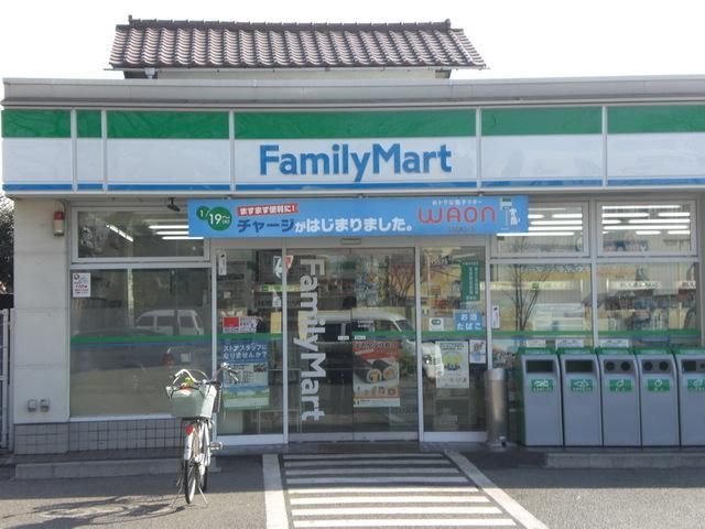 コンビニ　ファミリーマート（コンビニ）まで490m