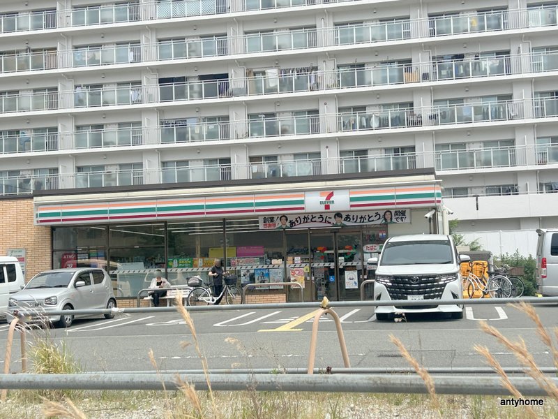 コンビニ　セブン-イレブン 大阪三国本町３丁目店（コンビニ）まで332m