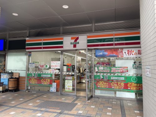 コンビニ　セブンイレブン（コンビニ）まで215m