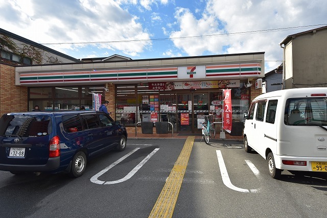 コンビニ　セブンイレブン　大阪清水駅前店（コンビニ）まで526m