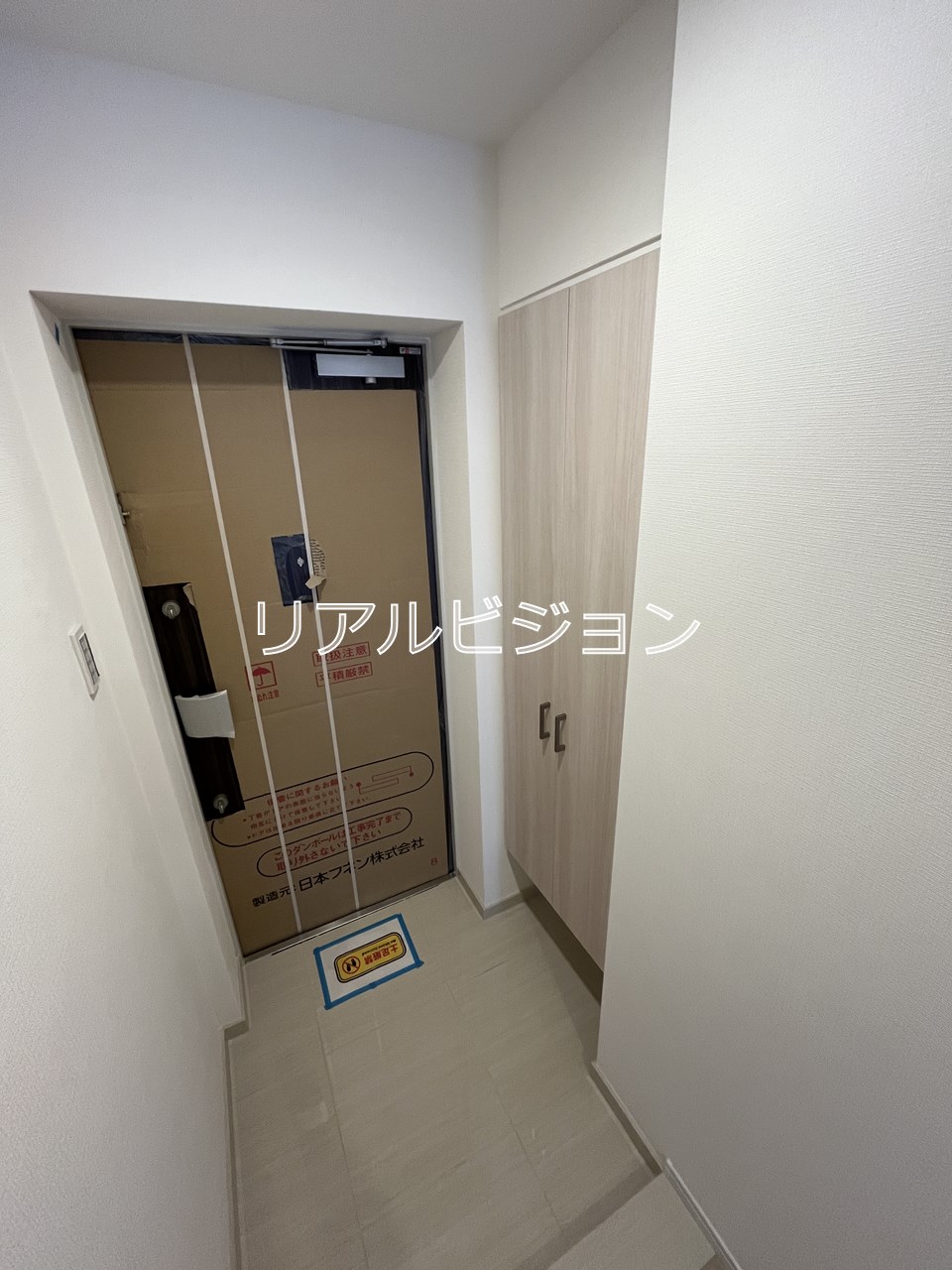 玄関　※工事中（203号室参考写真）