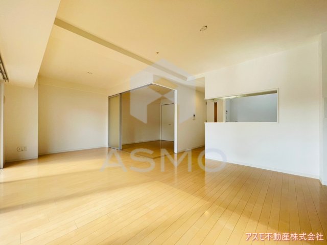 居室・リビング　同マンション別部屋参考写真