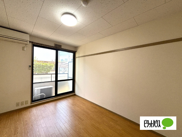 居室・リビング　別部屋になります。