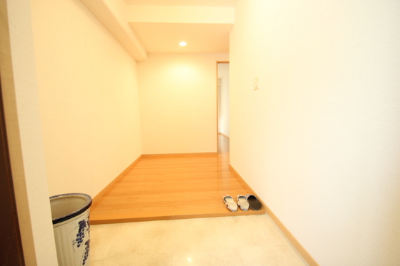 玄関　※別部屋の写真です。