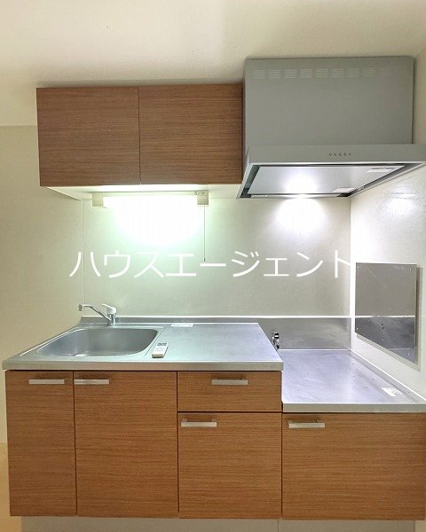 キッチン　独立タイプのシステムキッチンです。※参考画像